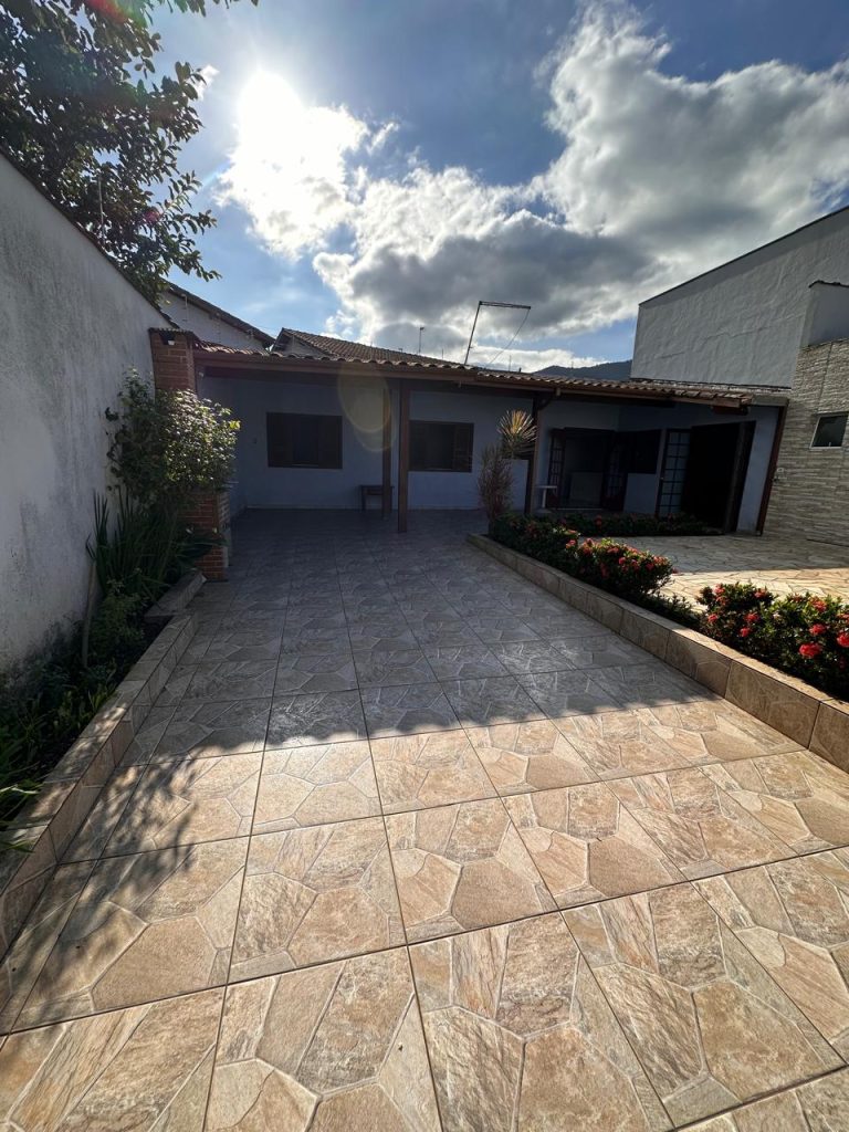 Casa com piscina no Centro de Ubatuba