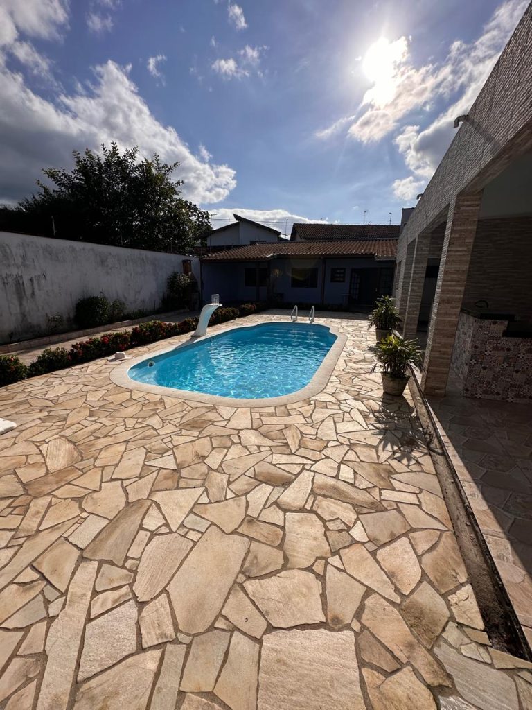 Casa com piscina no Centro de Ubatuba