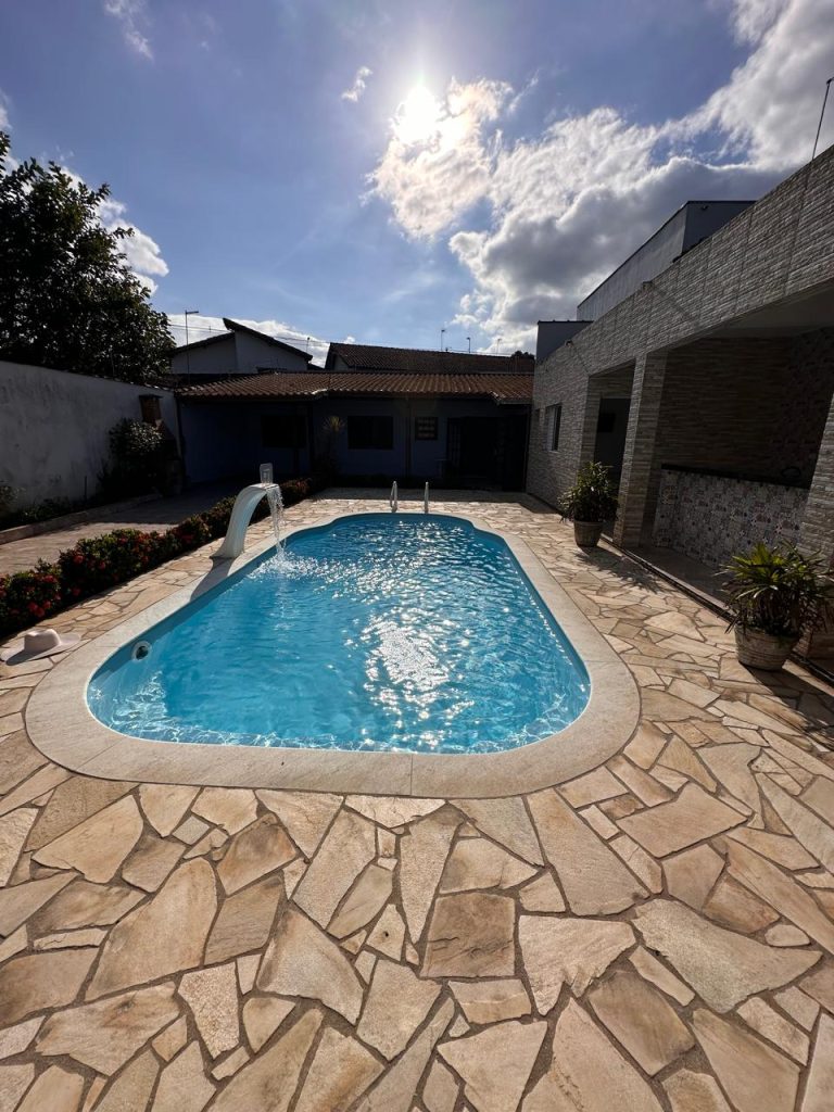 Casa com piscina no Centro de Ubatuba